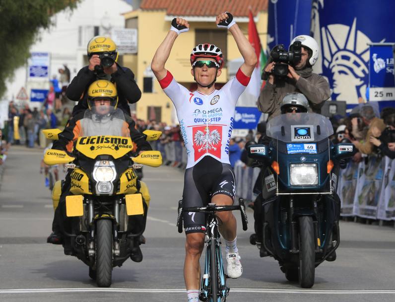 Pochi giorni dopo alla Volta Algarve vince la seconda (foto) e la terza tappa e si aggiudica la classifica generale. Bettini